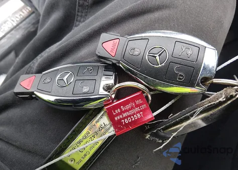 2017 Mercedes-Benz Glc 300 4Matic z USA, uszkodzony, nr VIN WDC0G4KB3HV003503